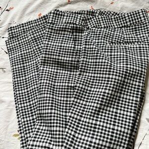 Express Columnist black & white checked capri dress pants.